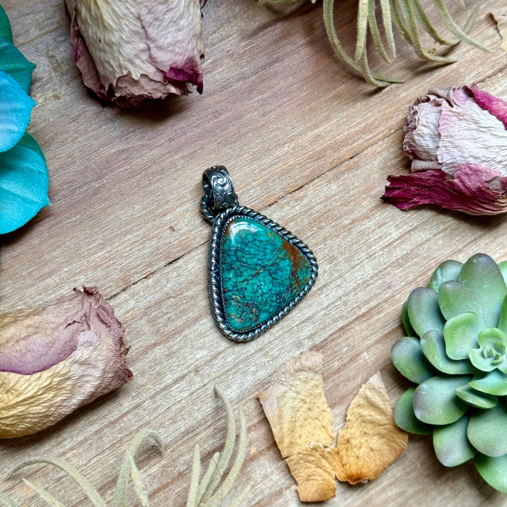 mj pendant triangle turquosei