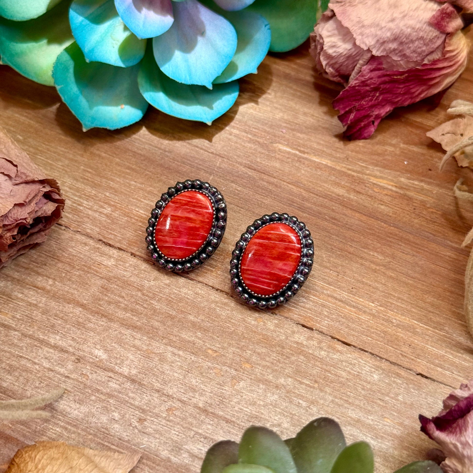 MJ Red Spiny Oyster Oval Stud Earrings